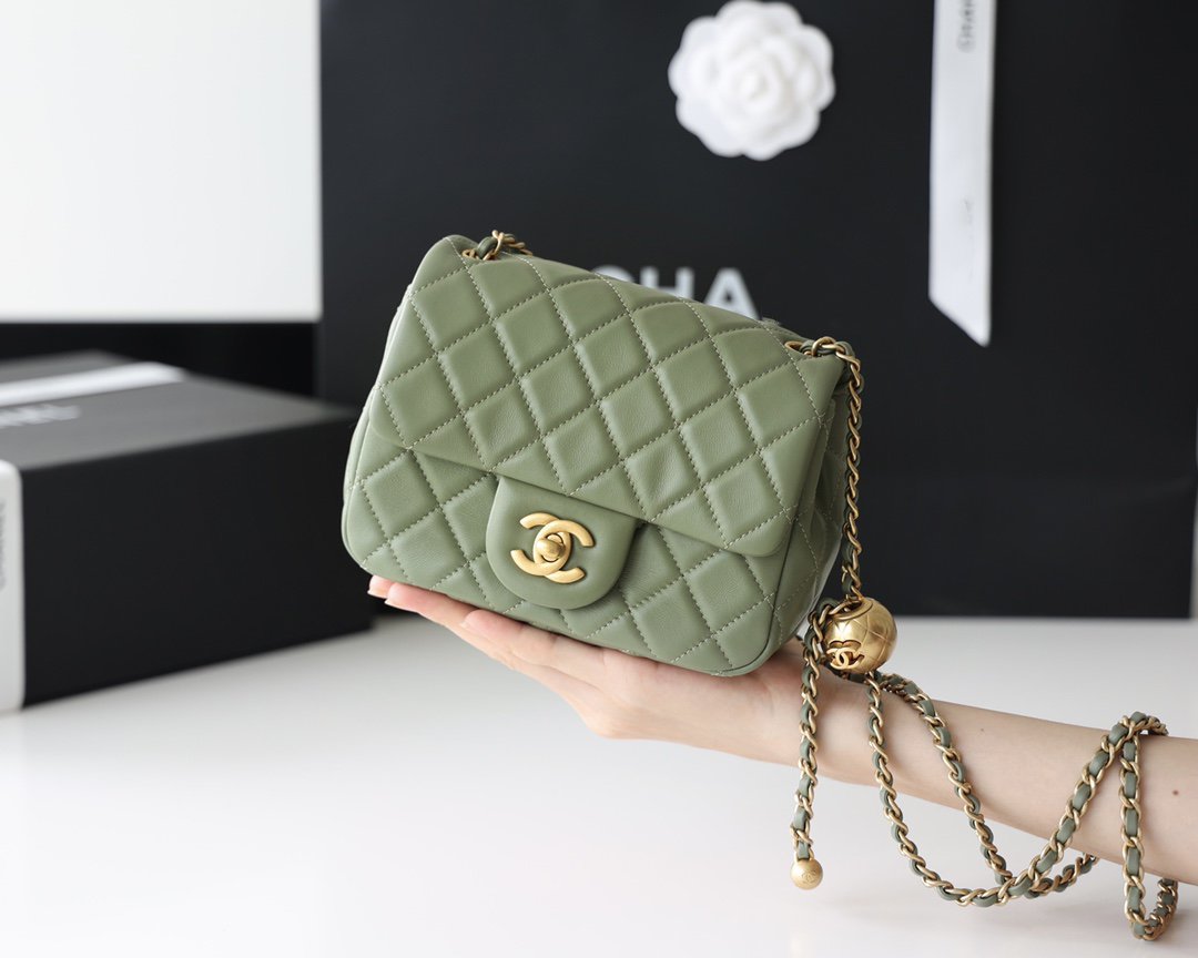 FLAP BAG 17CM KHAKI LAMBSKIN GOLD-HARDWARE