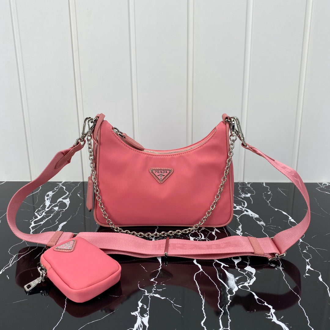PRA HOBO 22 TASCHE IN DUNKELROSA RE-NYLON