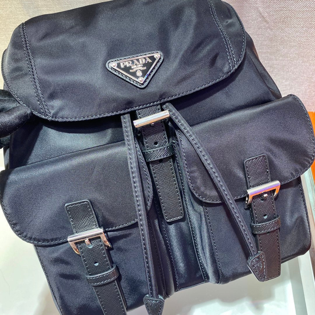 SMALL BACKPACK 28 IN SCHWARZ PARACHUTE FABRIC