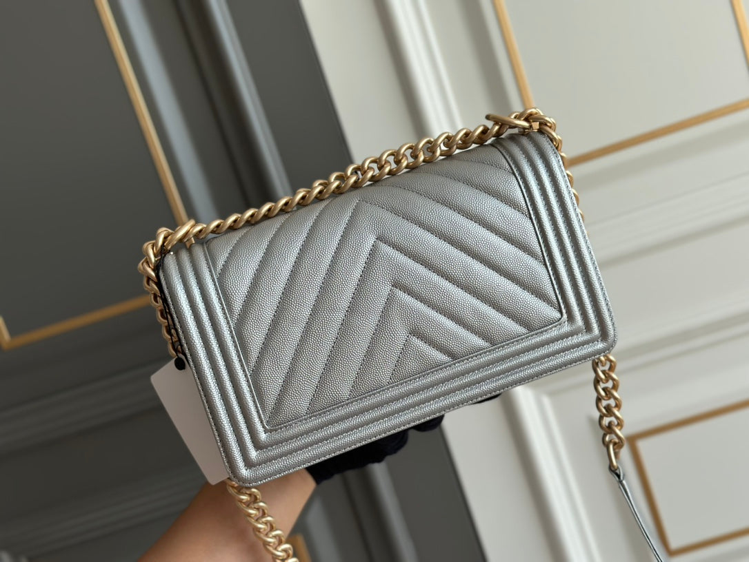 Boy Medium 25 Grau Chevron Caviar Gealtert Gold Hardware
