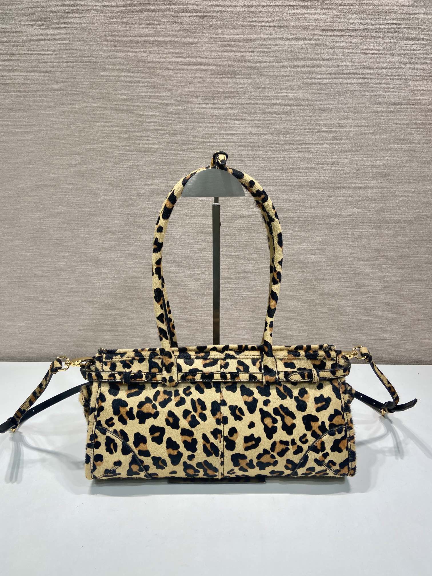 HENKELTASCHE 32 IN LEOPARDENDRUCK LEDER
