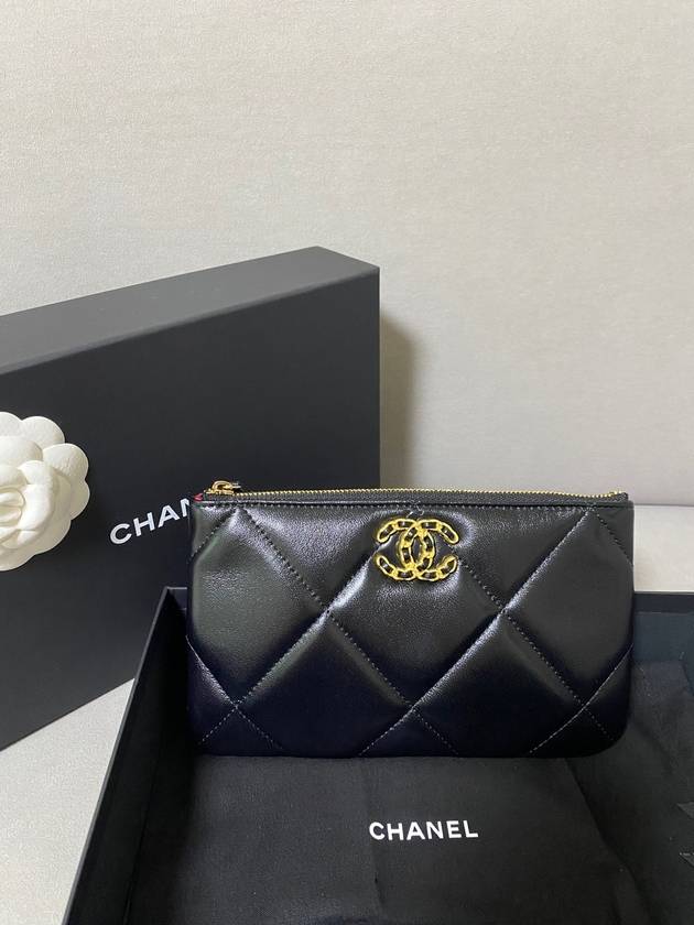 Nineteen Gold Logo Kleine Lammleder Beuteltasche Schwarz Chanel
