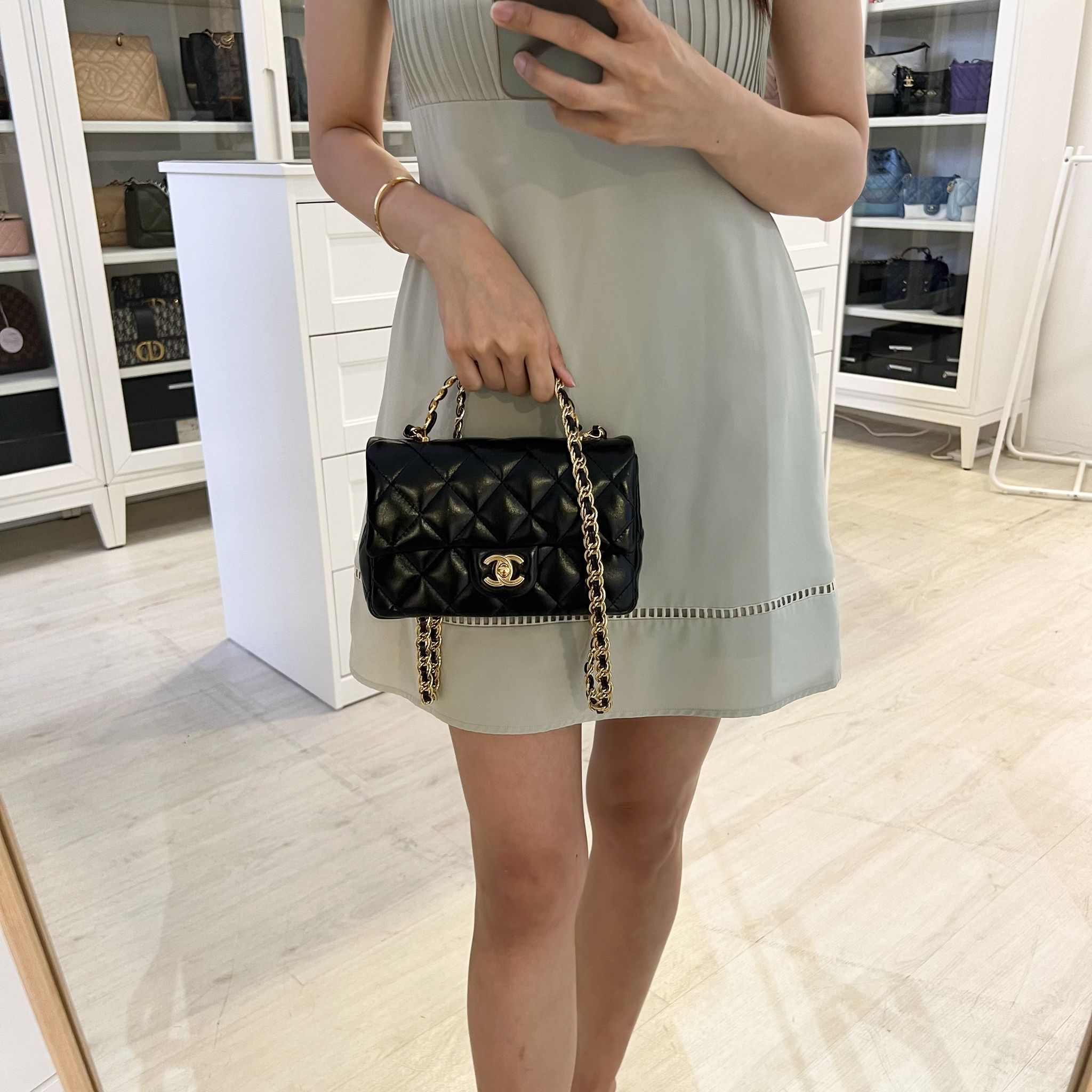 Chanel 23S Top Handle Small / Mini 21cm Flap in Black Lammleder und Shiny GHW Handtasche