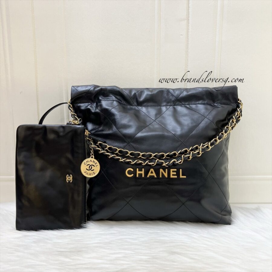 Chanel Hobo black bag – front view