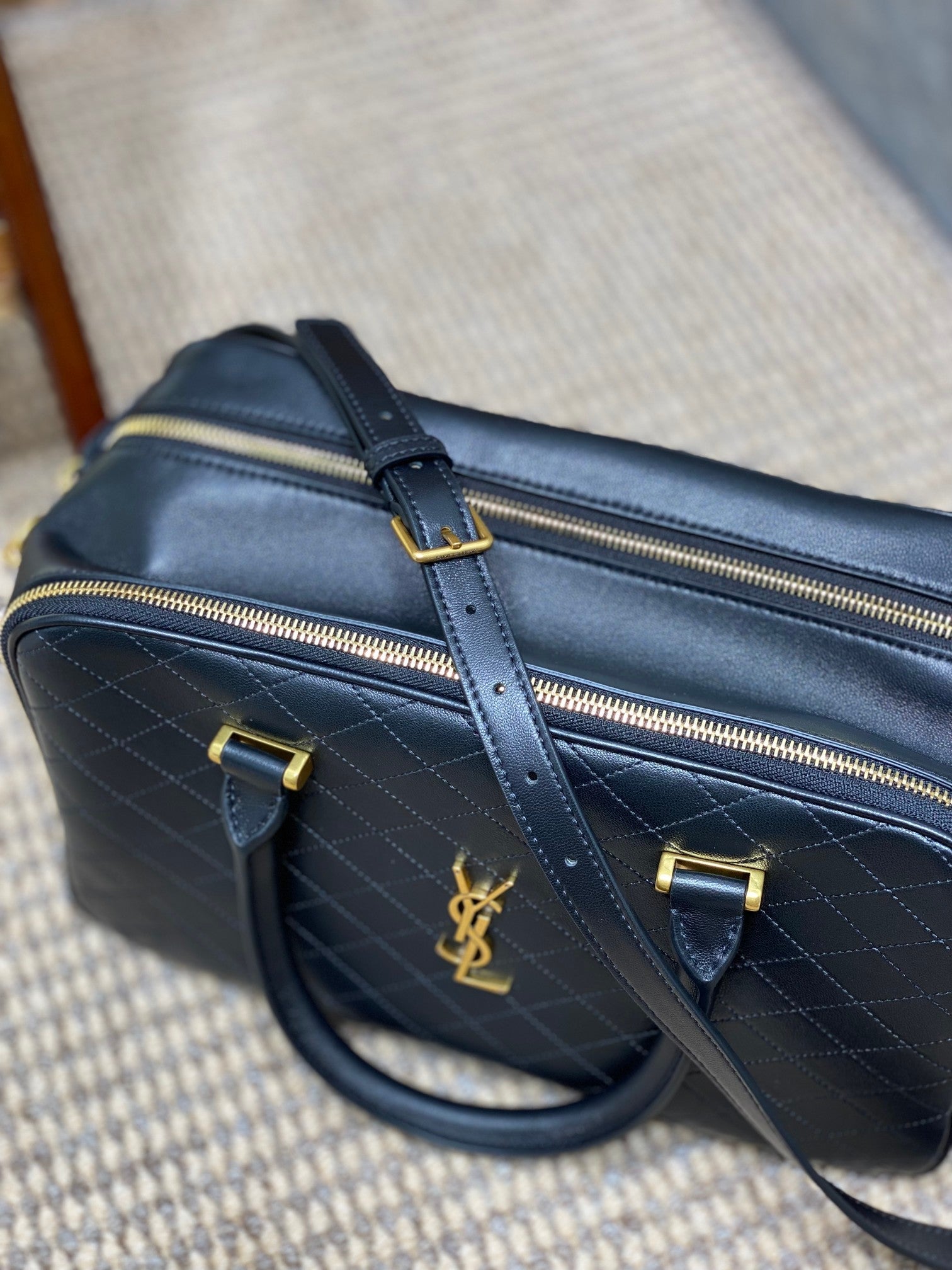 SMALL TRAVEL BAG 31 IN SCHWARZ GEQUILTETES LAMBSKIN GOLD-HARDWARE