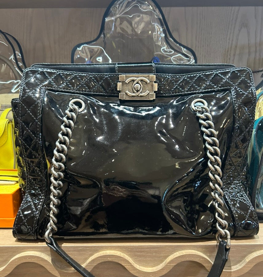 Chanel Shoulder Bag black – front view