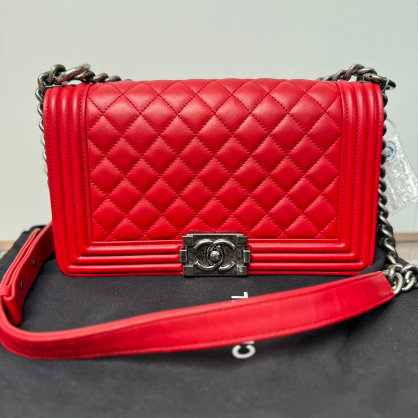 Chanel Boy Bag Rot Lammleder Crossbody-Tasche